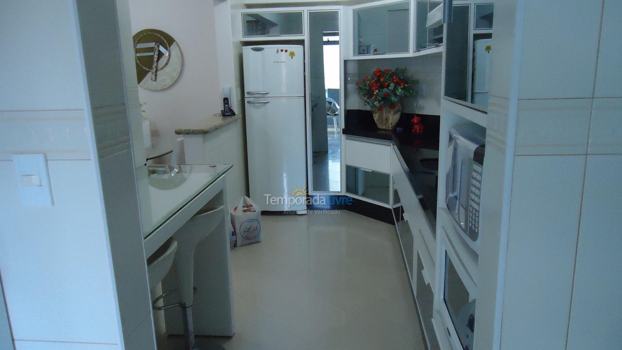 Apartamento para aluguel de temporada em Itapema (Meia Praia)