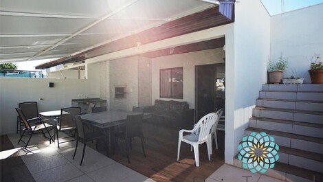 Ático con piscina privada, 4 dormitorios, cerca del mar.