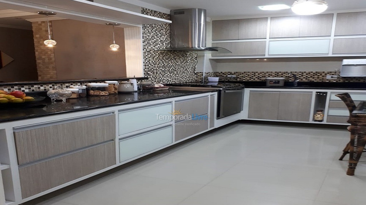 Apartamento para aluguel de temporada em Guarujá (Astúrias)