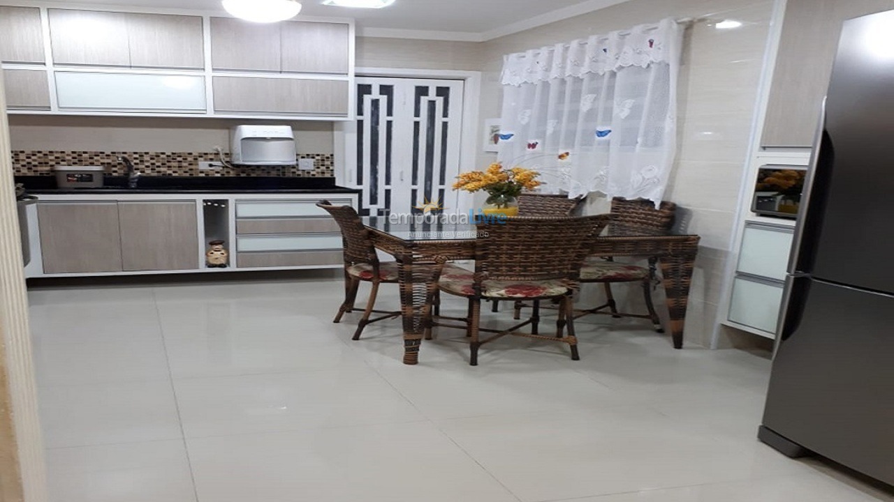 Apartamento para aluguel de temporada em Guarujá (Astúrias)