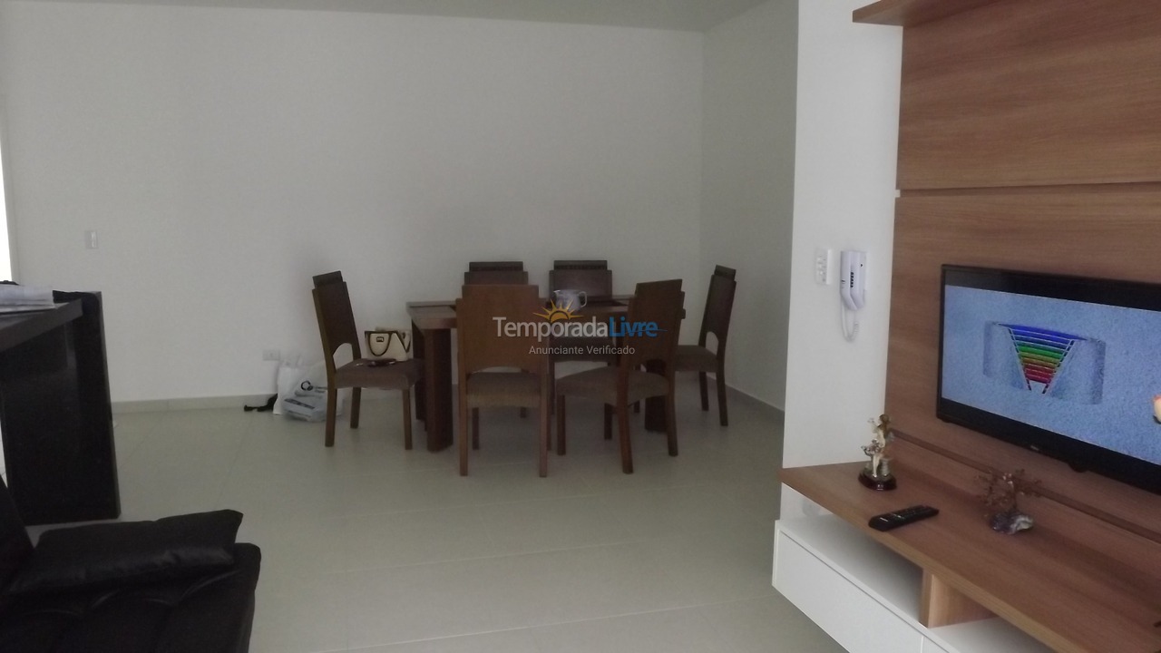Apartamento para aluguel de temporada em Ubatuba (Praia das Toninhas)