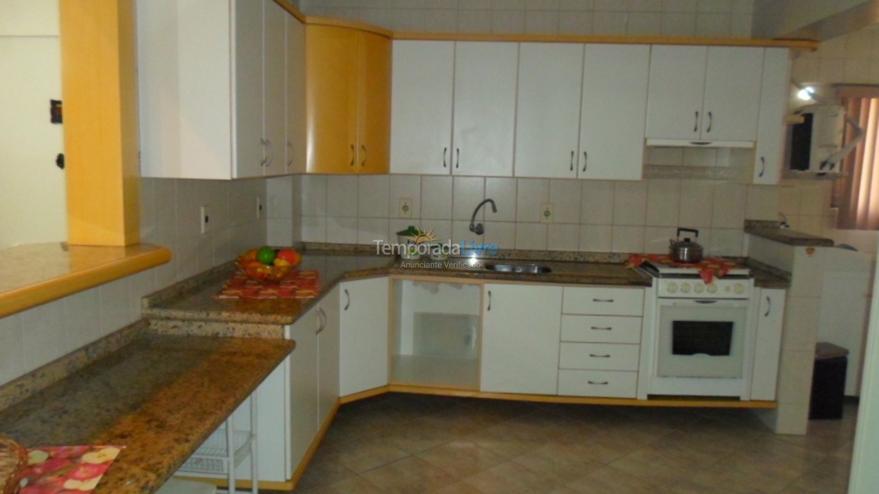 Apartamento para aluguel de temporada em Itapema (Meia Praia)