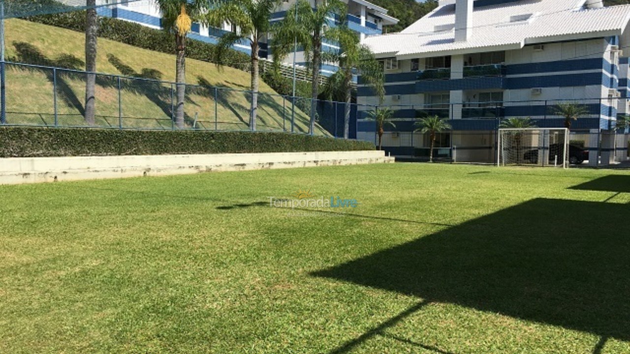 Apartamento para aluguel de temporada em Florianópolis (Praia Brava)