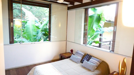 Quarto 2-cama king size e janelas amplas
