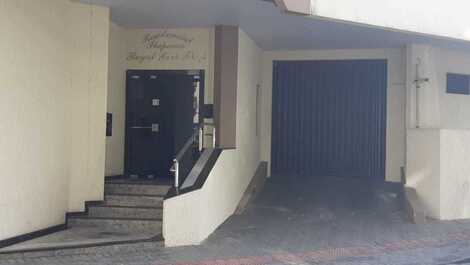 Apartamento de 3 dormitorios con aire acondicionado en primera línea de playa en el corazón de Meia Praia.