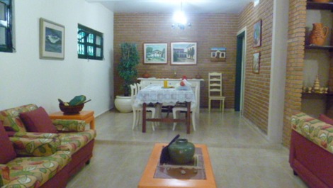 UBATUBA BEACH CASA CERRADA POR EL MAR CON 5 DORM.