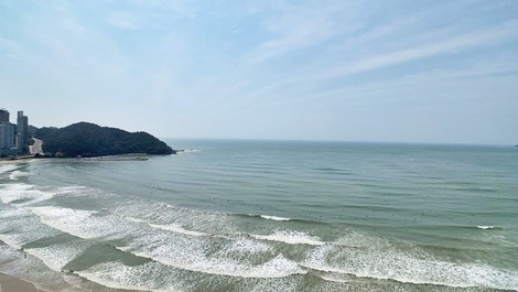 Ed. Beach Tower 04 bedrooms sea front Balneário Camboriú