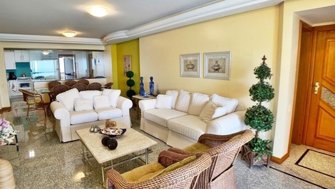 Ed. Beach Tower 04 bedrooms sea front Balneário Camboriú