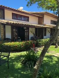 Linda casa em condomínio fechado com excelente infraestrutura