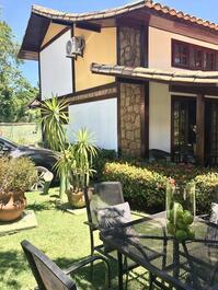 Linda casa em condomínio fechado com excelente infraestrutura