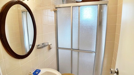 Ed. Márcia: 2 quartos com ar cond. quadra mar em Balneário Camboriú