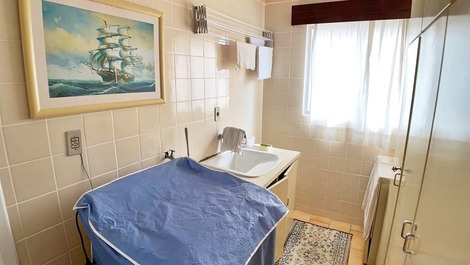 Ed. Márcia: 2 quartos com ar cond. quadra mar em Balneário Camboriú