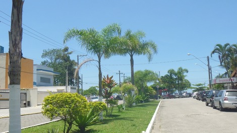 Apartamento Ubatuba - Praia Grande - 2 dormitorios a una cuadra del mar.