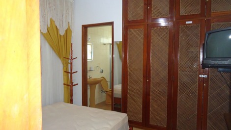 Apartamento Ubatuba - Praia Grande - 2 dormitorios a una cuadra del mar.