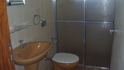 Apartamento Ubatuba - Praia Grande - 2 dormitorios a una cuadra del mar.