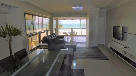 LINDO APARTAMENTO 4 SUÍTES FRENTE AO MAR