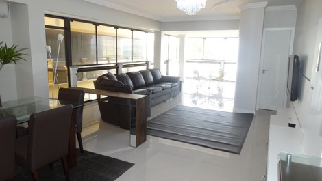 LINDO APARTAMENTO 4 SUÍTES FRENTE AO MAR