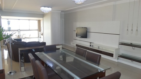 LINDO APARTAMENTO 4 SUÍTES FRENTE AO MAR