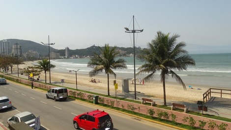 LINDO APARTAMENTO 4 SUÍTES FRENTE AO MAR