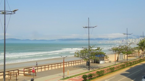 LINDO APARTAMENTO 4 SUÍTES FRENTE AO MAR