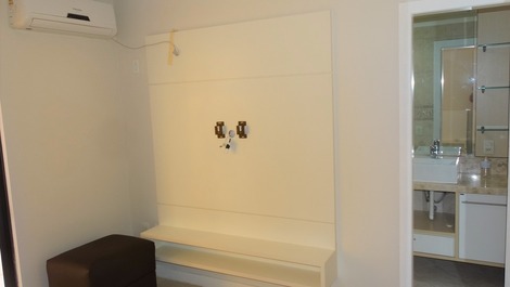 LINDO APARTAMENTO 4 SUÍTES FRENTE AO MAR