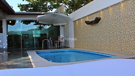 TOWNHOUSE WITH POOL SEASON RENTAL MARISCAL BOMBINHAS SC LC001EF