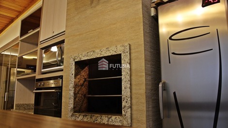 TOWNHOUSE WITH POOL SEASON RENTAL MARISCAL BOMBINHAS SC LC001EF