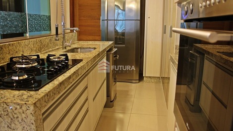 TOWNHOUSE WITH POOL SEASON RENTAL MARISCAL BOMBINHAS SC LC001EF