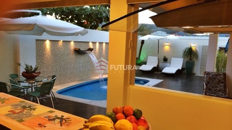 TOWNHOUSE WITH POOL SEASON RENTAL MARISCAL BOMBINHAS SC LC001EF