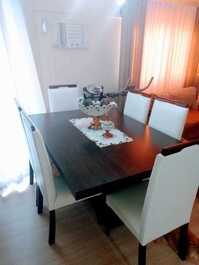 Mesa com 6 acomodações 