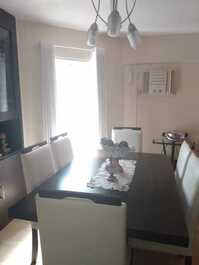 uma sacada pequena lateral 