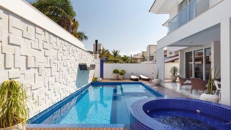 PERFECT FAMILY VACATION 16 PEOPLE JURERÊ INTERNATIONAL POOL