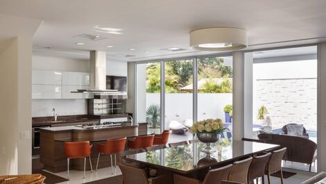 PERFECT FAMILY VACATION 16 PEOPLE JURERÊ INTERNATIONAL POOL