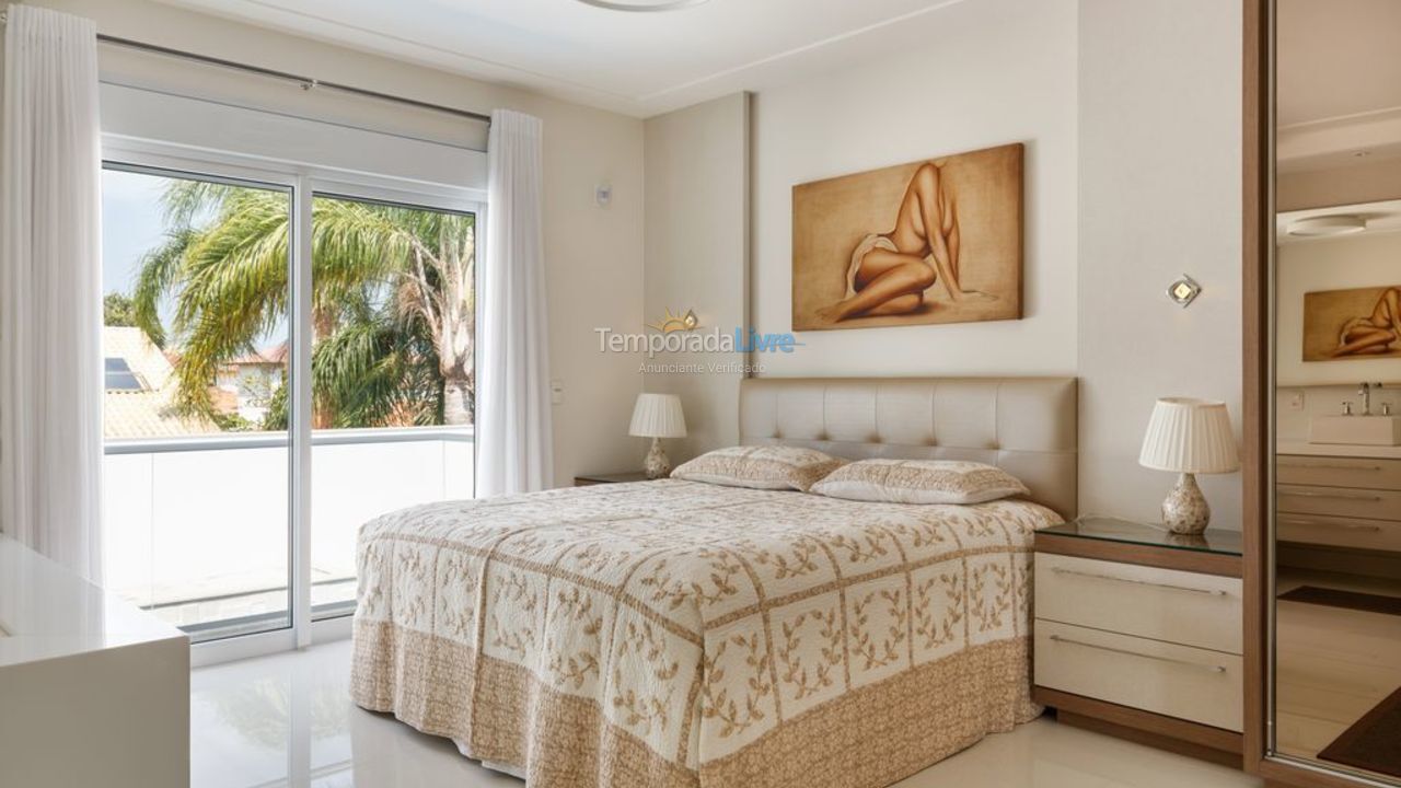 House for vacation rental in Florianopolis (Jurerê Internacional)