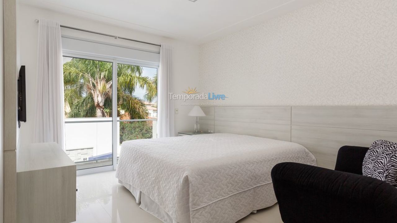 House for vacation rental in Florianopolis (Jurerê Internacional)