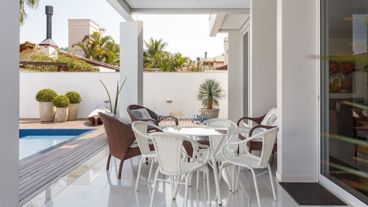 House for vacation rental in Florianopolis (Jurerê Internacional)