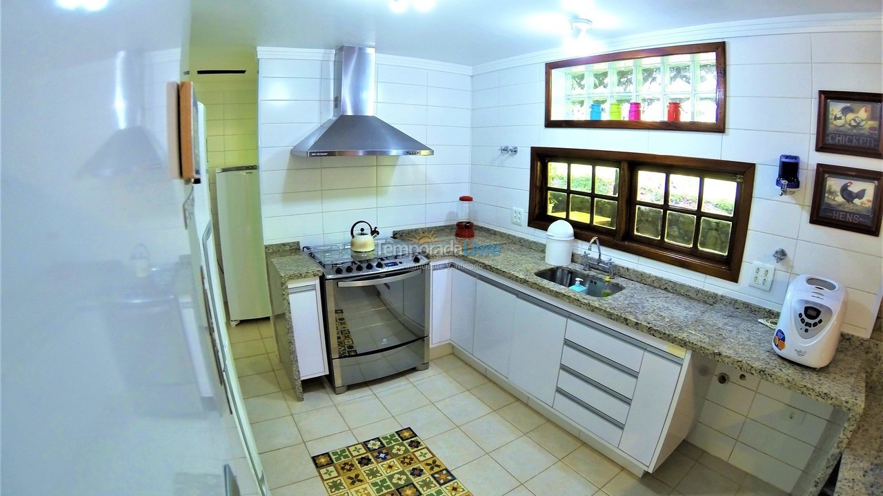 Casa para alquiler de vacaciones em Ubatuba (Praia do Félix)