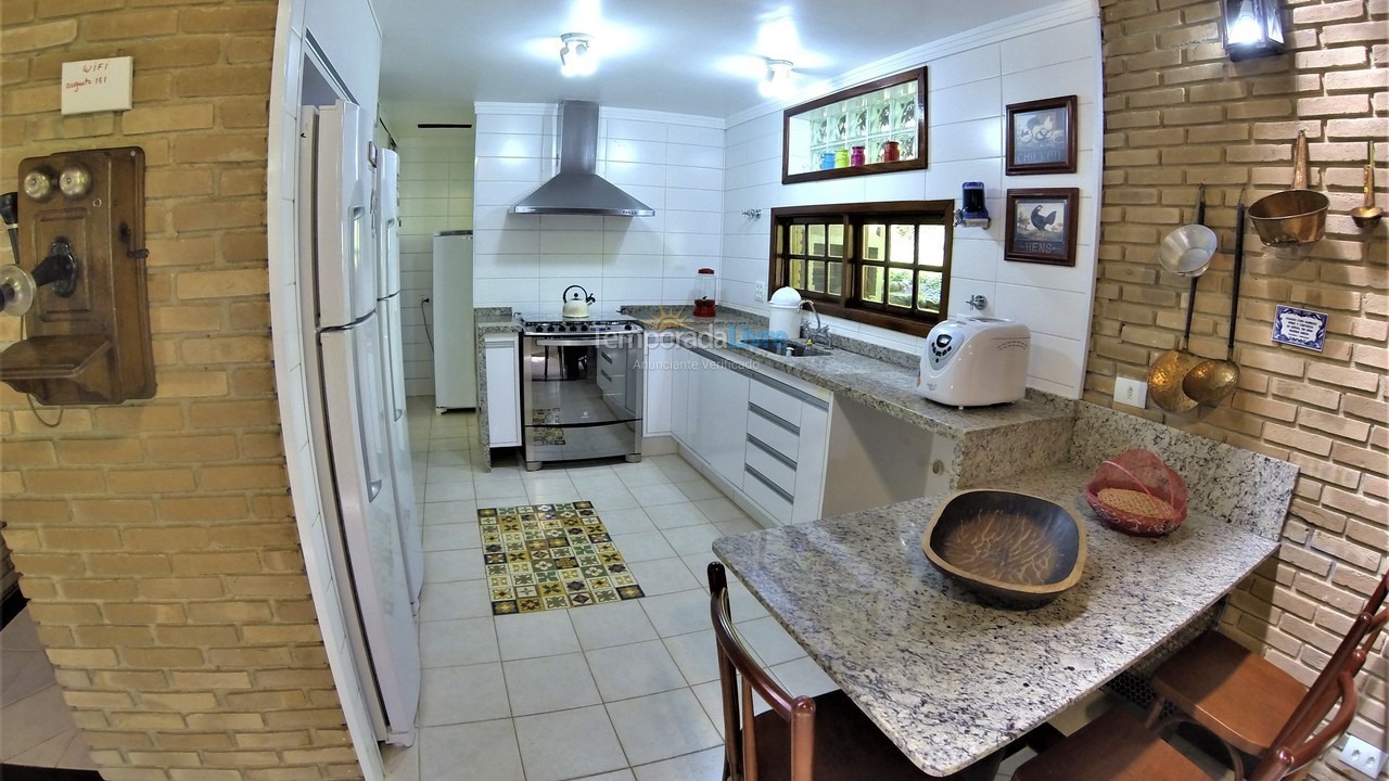 Casa para alquiler de vacaciones em Ubatuba (Praia do Félix)