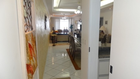 ÓTIMO APARTAMENTO FRENTE AO MAR CENTRO DE ITAPEMA