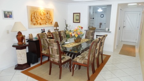 ÓTIMO APARTAMENTO FRENTE AO MAR CENTRO DE ITAPEMA