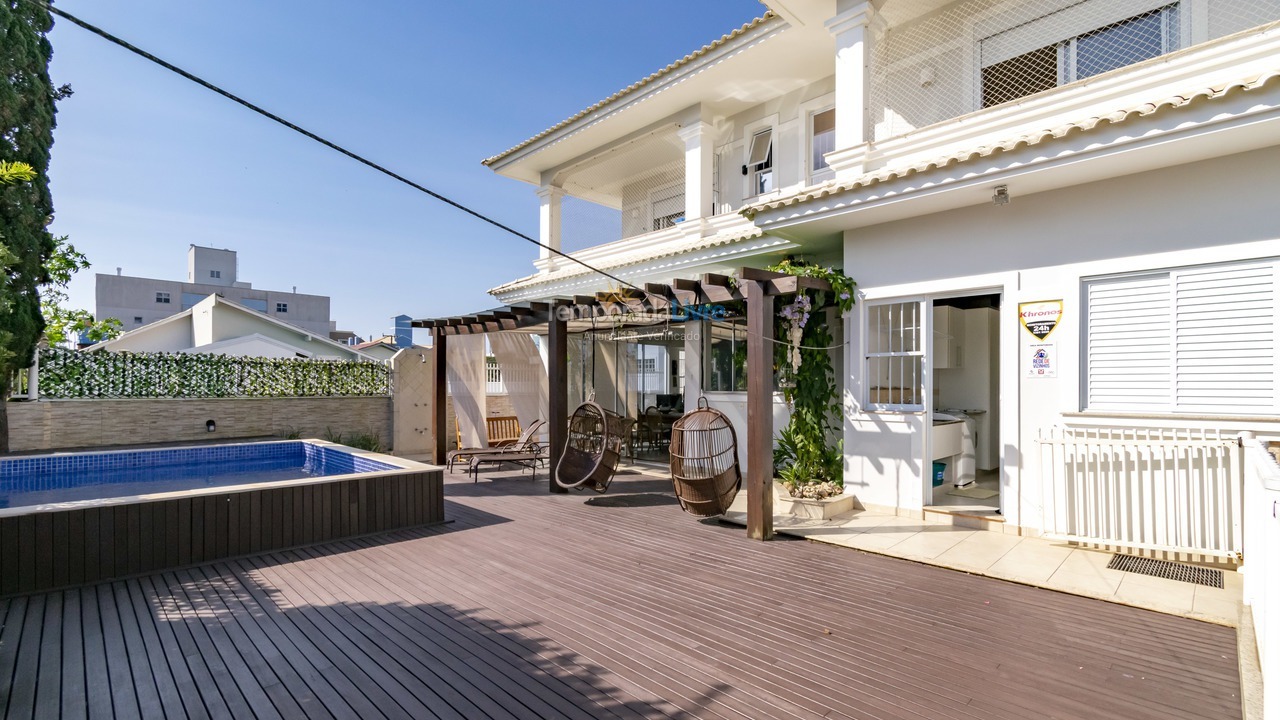 Casa para aluguel de temporada em Florianópolis (Jurere Tradicional)