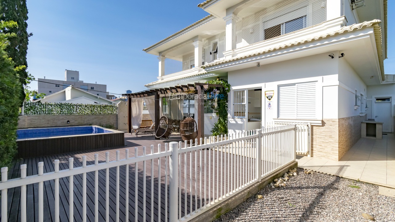 Casa para aluguel de temporada em Florianópolis (Jurere Tradicional)