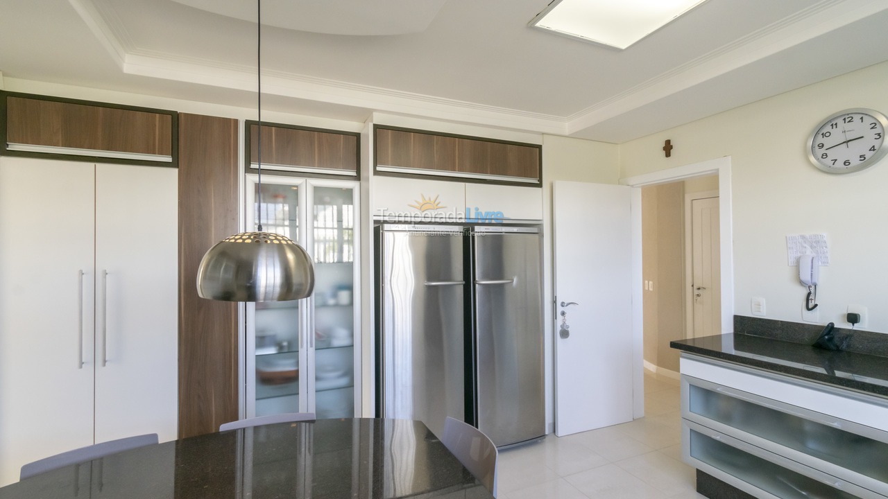 Casa para aluguel de temporada em Florianópolis (Jurere Tradicional)