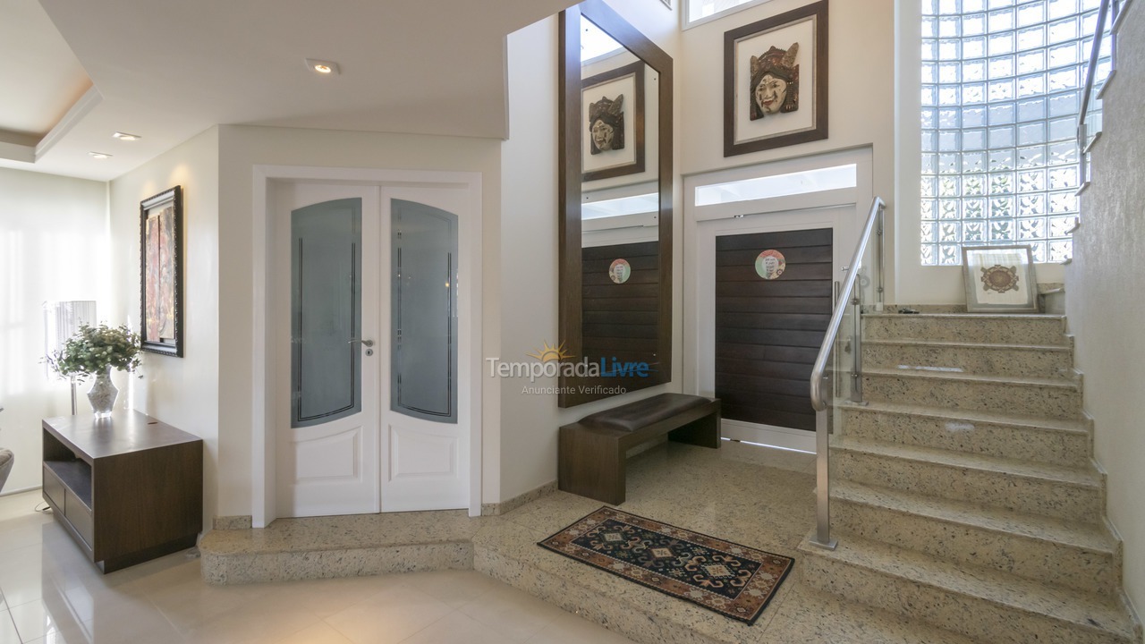 Casa para aluguel de temporada em Florianópolis (Jurere Tradicional)