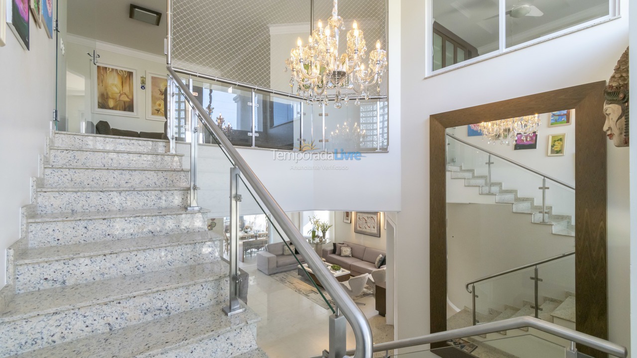 Casa para aluguel de temporada em Florianópolis (Jurere Tradicional)