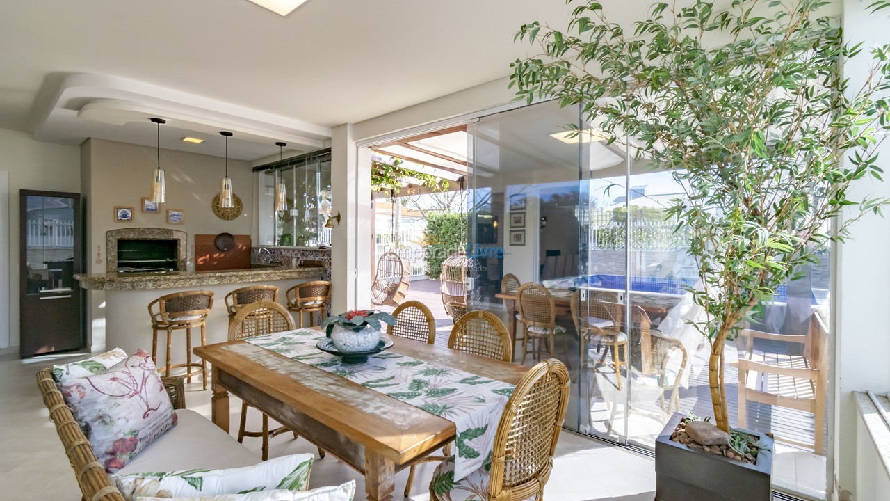 Casa para aluguel de temporada em Florianópolis (Jurere Tradicional)