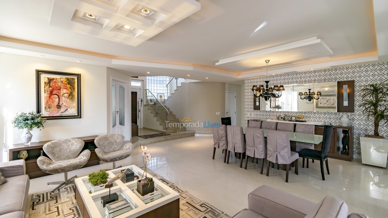 Casa para aluguel de temporada em Florianópolis (Jurere Tradicional)