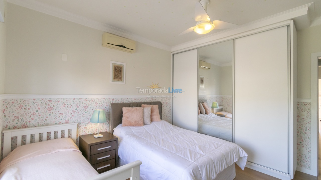 Casa para aluguel de temporada em Florianópolis (Jurere Tradicional)