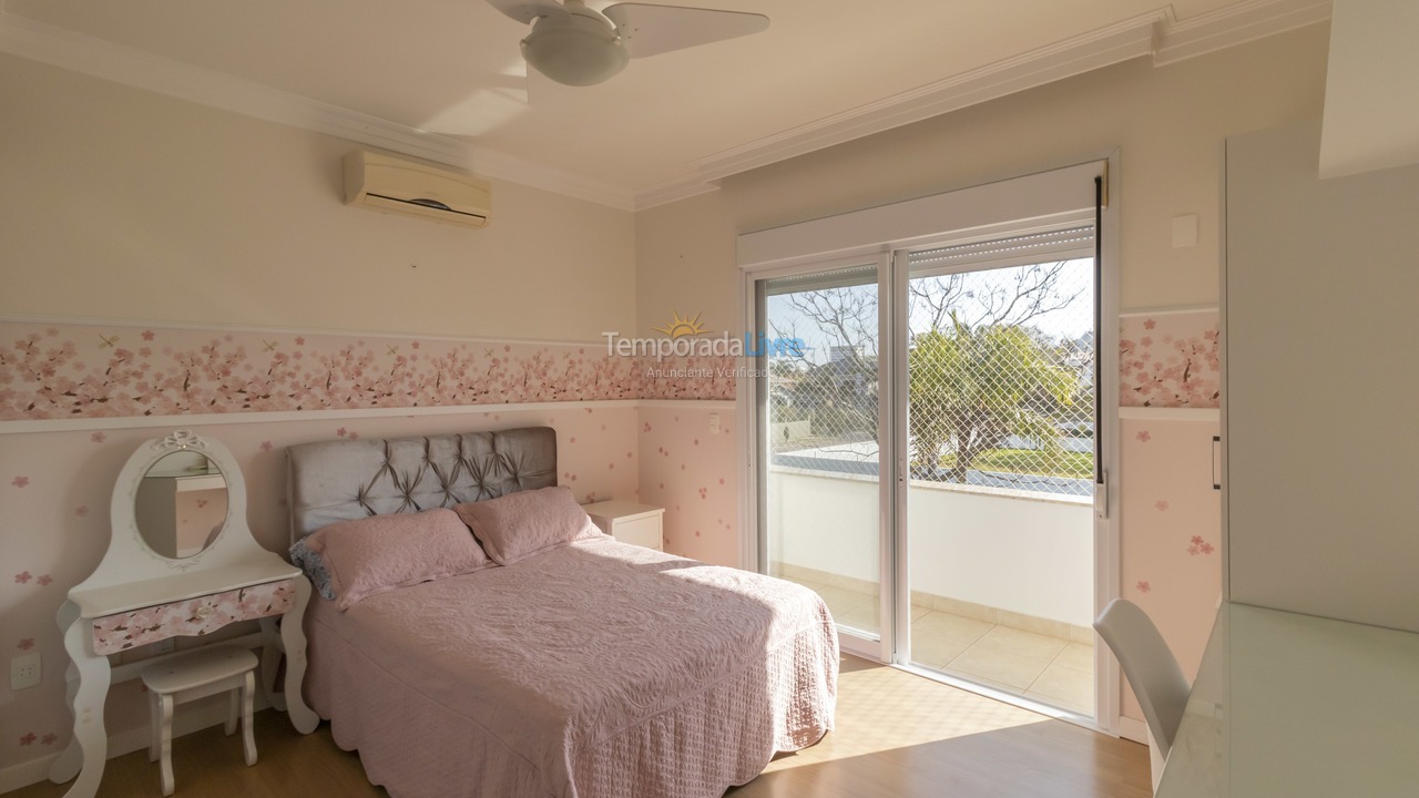 Casa para aluguel de temporada em Florianópolis (Jurere Tradicional)