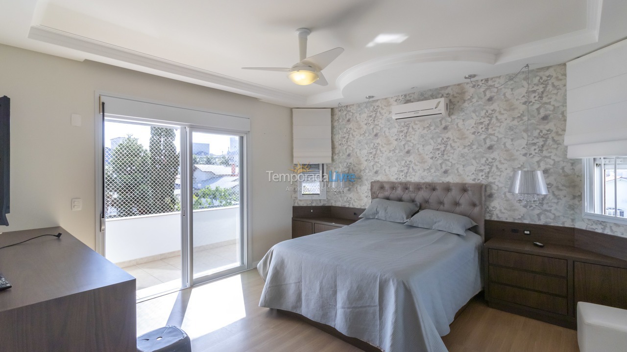 Casa para aluguel de temporada em Florianópolis (Jurere Tradicional)